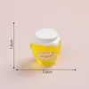 Miniatura de Paisaje Simulación Tarro de Mermelada de Naranja y Fresa Decoración DIY Accesorio Colgante Mini Adorno de Escritorio