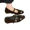 Zapatos de Lana Retro con Aumento Interior, Pedrería y Piel para Mujer, Nuevo Estilo Otoño e Invierno 2025, con Falda y Zapatos Mary Jane de Terciopelo