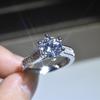 Anillo de Diamante Imitación Mosane Explosiones Transfronterizas Anillo de Mujer a Mozambique Joyería Anillo de Zirconia Anillo de Diamante Anillo de Boda Anillo de Pareja