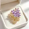 Broche de Pluma de Pavo Real Siete Colores de Industria Pesada Aleación Incrustada con Piedras Preciosas de Colores Accesorio de Pin para Trajes Abrigos Qipaos Vestidos de Noche Broche