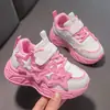Tênis de couro para meninas 2026 primavera-verão novo moda sapatos respiráveis para crianças maiores, sapatos brancos infantis de sola macia