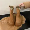 Botas femininas de moda para mulheres petite com solas de plataforma grossas, novo estilo outono 2026, botas de cano médio versáteis e estilosas, botas Martin