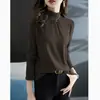 Suéter sencillo y casual de punto de color liso con cuello medio para mujer, nuevo estilo primavera y otoño 2026, camisa básica versátil de manga larga para ir al trabajo