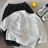 Camiseta Versátil de Color Sólido Estilo Coreano para Niños y Niñas, Otoño 2026, Casual y Cómoda, Camiseta Básica de Cuello Redondo Multicolor