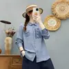 Colección Otoño 2026: Camisa de manga larga con bolsillo bordado de cuadros pequeños estilo japonés, top casual artístico ajustado para mujer