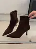 Primer Encuentro con Botines Estilo Joven Maduro Puntiagudos Tacón de Aguja Ajustados Cortos, Botines Elegantes y Atrevidos de Ante para Mujer con Tacón Alto