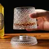 Vaso de Whiskey con Relieve de Lujo Ligero con un Diseño Elegante, Vaso Giratorio de Moda para Aliviar el Estrés, Copa de Vidrio para Licores, Vaso para Bebidas Frías