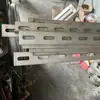 El fabricante suministra acero angular perforado de acero inoxidable para estanterías, tiras de acero angular universal galvanizadas en caliente, cortadas a medida y procesadas.