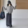 Conjunto de suéter de otoño para niñas 2026 nuevo estilo coreano cárdigan con capucha top casual primavera y otoño pantalones de pierna ancha a cuadros modernos