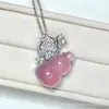 Colgante de Calcedonia Natural Mariposa Calabaza Rosa para Mujer, Lujo Ligero Estilo Chino Cobre Plateado Ágata Verde Alto Hielo Colgante Transmisión en Vivo