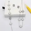 Pendientes de Acero Inoxidable de Trébol de Cuatro Hojas, Modernos, Sencillos, Versátiles, Compactos, de Nicho, Joyería de Alta Gama, Nuevo Estilo que No se Desvanece