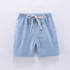 Pantalones cortos de niño hot pants 2020 nuevos de algodón y lino estilo coreano casual de verano modernos deportivos moda precio de fábrica al por mayor