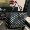 Bolsa de Mão Fofa com Bolinhas na Axila Feminina Grande Capacidade Estilo Coreano Versátil Bolsa Tote Moda Nicho Bolsa de Ombro Transversal