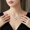 Exquisita Cadena para Clavícula de Moissanita con Colgante de Marco Cuadrado Hueco de Plata de Ley S925, Adecuado para el Uso Diario y en el Lugar de Trabajo, Collar de Joyería Plateada