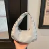 Bolso de mano de nicho con tachuelas estilo coreano transfronterizo para mujer 2026, bolso de hombro de gran capacidad para el uso diario, bolso de axila