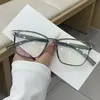 Gafas Retro Anti-Luz Azul Sin Graduación para Hombre, Elegantes y Ligeras para Estudiantes, Se Pueden Adaptar con Lentes Graduadas, Montura Cuadrada Clásica con Detalles de Remaches