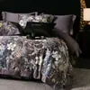 Juego de cama de cuatro piezas estilo lujo grado A de algodón de fibra larga, con estampado de acuarela en la funda nórdica y la sábana bajera, y hecho completamente de algodón.