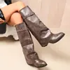 Botas altas de punta fina con remaches y hebilla de cinturón retro, nueva colección otoño/invierno 2026, botines plisados, botas de caña alta, botas de moda