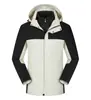 Chamarra de polar tres en uno a prueba de agua, a prueba de viento y a prueba de polvo, adecuada para viajes, deportes, ocio, cómoda, elegante, versátil, modelo para hombre con diseño estampado