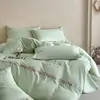 Estilo sencillo, juego de cuatro piezas 100% algodón con bonito bordado, funda de edredón de algodón puro, tamaño 1.8m, apto para todas las estaciones, juego de cama de tres piezas para dormitorios de estudiantes