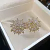Brincos de Flor Banhados a Ouro Real 18K com Zircônia e Pérola, Brincos Modernos e Simples, Luxo Acessível, Brincos de Nicho de Alta Qualidade para Mulheres