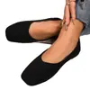 Zapatos planos cómodos con una abertura poco profunda, diseñados en un estilo europeo y americano, disponibles en tallas grandes para mujer, y en varios colores con punta cuadrada para realzar la forma de los pies. Disponible en stock