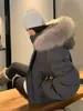 Chaqueta corta de algodón para mujer, nuevo diseño 2026, estilo nicho, adecuada para figuras petite, con un cuello grande de pelo, parka de invierno