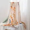 Lenço de Seda de Amora com Toque de Luxo, Caixa de Presente para Idosos, Luxo Leve, Moderno, Lenço Estampado Versátil, Xale Longo de Presente