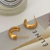 Elegantes Pendientes Curvos Geométricos Retro en Forma de C Escarchados Cepillados para Mujer, Chapados en Cobre con Oro Real, Pendientes de Semicírculo de Lujo de Gama Alta