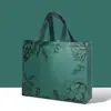 Novas Sacolas de TNT em Estoque com Filme Laminado, Design Floral, Sacolas de Compras para Lojas de Roupas de Alto Padrão
