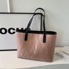 Bolso de mujer de alta gama y gran capacidad 2024 nueva moda bolso de hombro simple diseño nicho estilo extranjero bolso tote para ir al trabajo