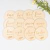 Accesorios de fotos de madera para bebés, tarjeta conmemorativa de madera con virutas de madera, hito de madera, grabado láser, virutas de madera