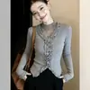 Outono 2026 Novo Estilo Coreano Gola V Lateral Manga Longa Solto Emagrecedor Versátil Proteção Solar Camiseta Camada Base para Mulheres