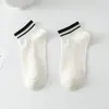 Calcetines Cortos de Color Sólido Estilo Japonés para Mujer, Calcetines Tipo Barco Rayados Finos de Primavera y Verano, Transpirables, Absorbentes de Sudor, Versátiles, Cómodos para Deporte Estudiantil