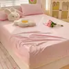 Sábana Bajera de Terciopelo de Leche Versión Engrosada Cubrecolchón de Calentamiento Rápido de Tres Segundos Fabricante Venta al Por Mayor Sábana Bajera de Una Pieza Personalización por Muestra Faldón de Cama Cubrecolchón