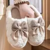 Pantuflas de Algodón Nuevas para Hombre Otoño e Invierno con Talón Cubierto para el Hogar de Interior Domésticas de Suela Gruesa Cálidas Antideslizantes de Pelo Zapatos de Algodón para Mujer