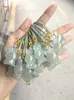Pingente de Jade Aventurina em Cor Água Clara com Novo Estilo Chinês, Apresentando uma Pequena Flor de Seis Pétalas e um Design de Gato da Sorte