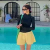 Traje de baño deportivo coreano de nuevo estilo 2025 con protección solar para mujer, elegante y sencillo, conjunto de cuatro piezas de traje de baño de manga larga