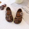 Zapatos de Cuero para Niñas Estilo 2026 Coreanos Retro Cuero Mate Hebilla Única Mary Janes Planos Suela Suave Pata de Cerdo Zapatos Individuales