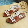 Sandalias planas de metal para playa para mujer en stock, nuevas de verano 2026, talla grande, sandalias casuales de punta abierta al por mayor