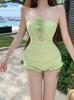 Traje de baño de una pieza estilo nuevo, color verde fresco, con cuello halter para mujer, diseño floral 3D, corte ajustado, estilo de verano sexy y puro