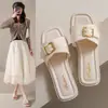 Zapatillas de moda para mujer, ropa de verano, zapatos de playa antideslizantes, nuevas sandalias casuales de suela plana con hebilla cuadrada, venta al por mayor
