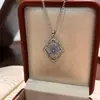 Colar Antigo Francês de Luxo Versátil Trevo de Quatro Folhas Rotatório de Concha Branca Design de Luxo Leve Corrente para Clavícula