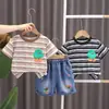 Conjunto de Dos Piezas de Moda de Verano a Rayas con Cuello Redondo y Manga Corta para Niños y Niñas, Conjunto de Shorts de Mezclilla para Bebé de Comercio Exterior