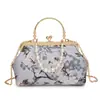 2026 Elegante Bolso de Banquete Jacquard 3D Nuevo Estilo Chino Bolso de Mano con Perlas Cadena para Hombro Hanfu Qipao Negro