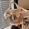 2025 Bolso Cruzado Versátil Bolso de Mano para Mujer Bolso Cubo Versátil de Moda Bolso de Hombro de Moda con Colgante Lindo