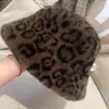 Gorros de Invierno al por Mayor para Mujer, Nuevos Versátiles de Moda para Orejas, Cálidos Sombreros de Pescador de Piel Sintética de Visón, Estampado de Leopardo