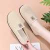 Sapatos de Mola e Verão Respiráveis Sola Macia Antiderrapantes para Mães Bico Raso Sapatos de Uma Peça Superfície em Malha Femininos Confortáveis Slip-on Planos Loafers para Casa