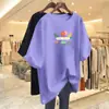 2026 Novo Estilo Comprimento Médio Estilo Coreano Solta Tamanho Grande Casual Redutor de Idade Manga Curta Camiseta para Mulheres, Moda Versátil Roupa de Verão