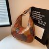 Bolsa Tote Estética de Personalidade Minimalista de Grande Capacidade para Mulheres 2024 Nova Bolsa de Ombro para Trabalho e Compras de Verão